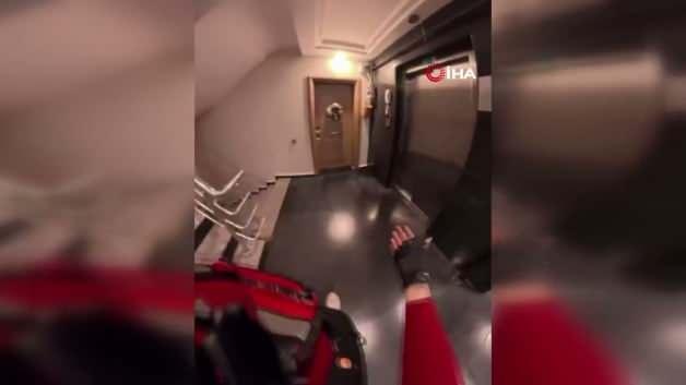 Antalya'da motokuryeye asansörde saldırı olayıyla ilgili haber metni