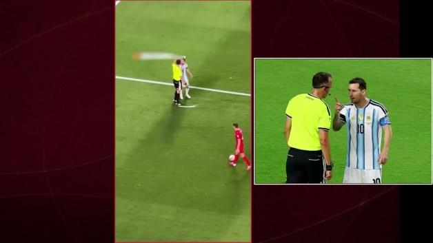 Arjantinli futbolcu Lionel Messi'nin Portekizli hakem Joao Pedro Pinheiro ile konuştuğu an
