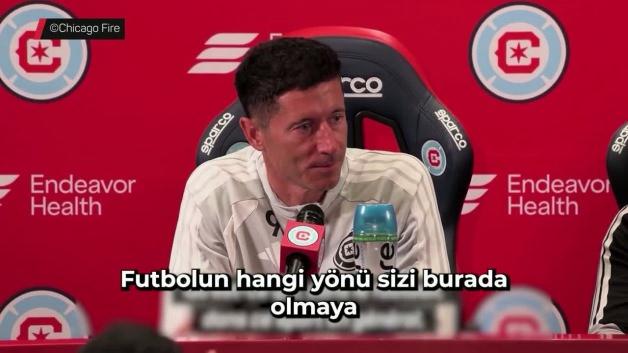 Robert Lewandowski, Barcelona formasıyla sahada.