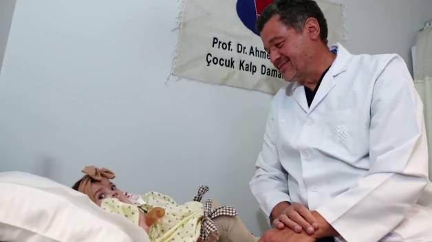 Anne karnında teşhis edildi! Minik Elif 4 ameliyatla hayata tutundu