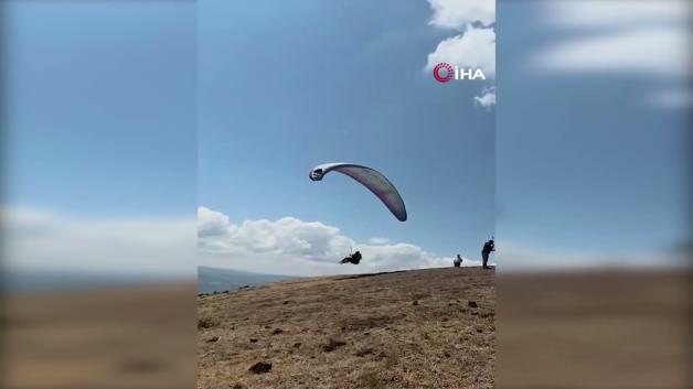 Çorum'da yamaç paraşütü pilotunun yamaçtan düştüğü anı gösteren kameradan alınmış görüntü.