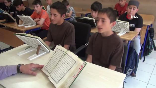 13 yaşındaki ikiz kardeşler hafız oldu