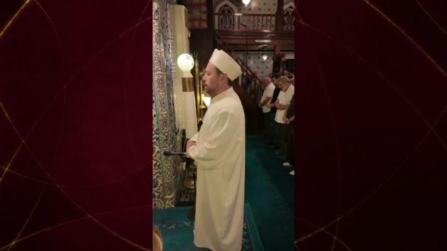 Kadıköy Osman Ağa Camii'nde Hafız Mustafa Özdemir'in Kur'an tilaveti okunurken çekilmiş bir görüntü.
