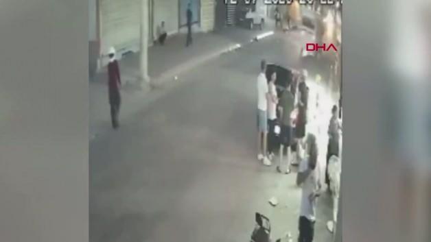 Adana'da iş yerine silahlı saldırı sonrası polis incelemesi.