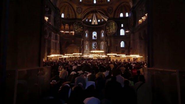Ayasofya-i Kebir Cami-i Şerifi'nin dış cephesi