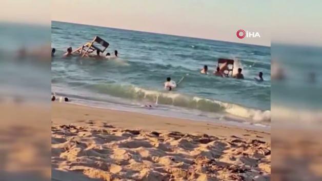 Arnavutköy sahilinde denize atılmış cankurtaran gözetleme kulesi