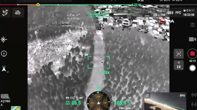 İstanbul'da ormanlık alanda denetim yapan ekipler ve uyarı levhaları