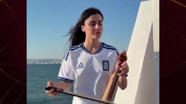 Yunanistan Milli Futbol Takımı'nın yeni sezon formalarının tanıtıldığı bir görselde kemençe enstrümanının kullanılması.