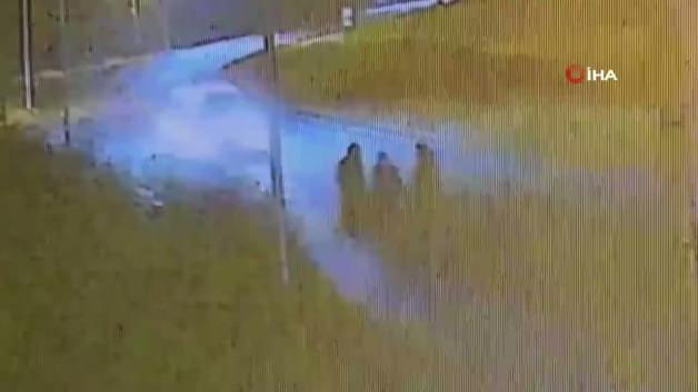 Arnavutköy'de yaşanan trafik kazasında hayatını kaybeden Güler Karavay'ın ve yaralanan eşi Adem Karavay'ın olduğu kaza yeri.