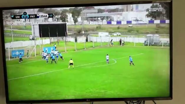 Futbol maçında inanılmaz an! Top trafik kazasına neden oldu