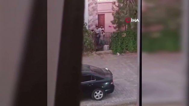 Şanlıurfa'da sokak savaş alanına d&ouml;nd&uuml;: Uzun namlulu silahlarla kurşun yağdırdılar