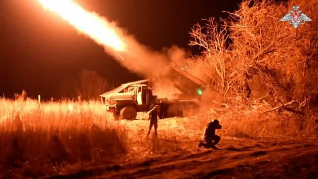 Ukrayna-Rusya savaşında feci g&ouml;r&uuml;nt&uuml;ler! Tonlarca bomba yağdı. 1320 asker kaybı!