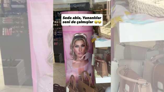 Yunanistan'da Seda Sayan afişi şaşkınlığı! Benzerliğiyle g&uuml;ndem oldu
