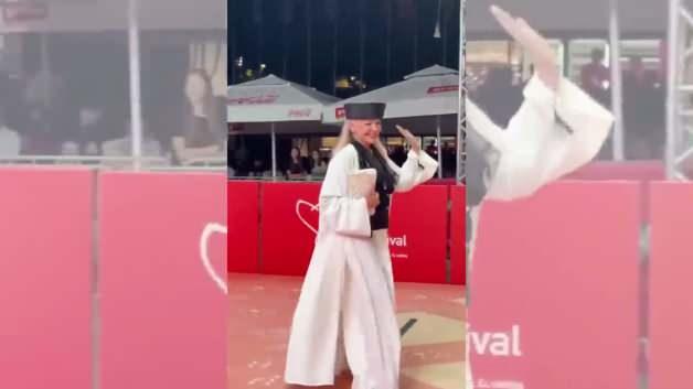 Hanka Paldum, Film Festivali'ne Filistin mesajıyla katıldı! Elbisesindeki detay dikkat &ccedil;ekti