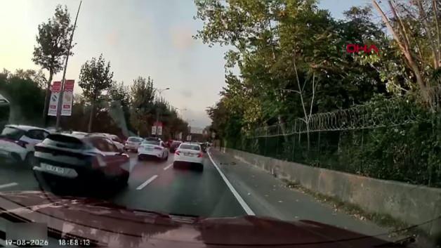 Otomobil kontrolden çıktı, havalanarak karşı yöne fırladı