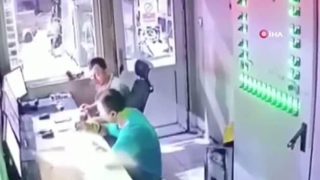 Çakmak ateşi faciaya yol açıyordu: Fabrikadaki patlama kameralarda