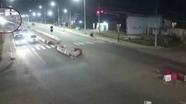  Paraguay'da freni patlayan tır, &ouml;n&uuml;ne ne kattıysa ezdi ge&ccedil;ti!: 6 &ouml;l&uuml;, 9 yaralı!