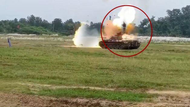 &Ccedil;in yapımı tank Bangladeş'teki tatbikatta infilak etti: 2 asker &ouml;ld&uuml;