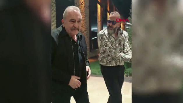 &Uuml;mit Besen, Kayseri konserine nostaljik minib&uuml;sle gitti! 