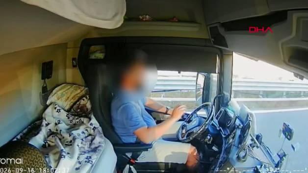 Film sahnelerini aratmayan anlar: T&uuml;rk TIR'ı, İtalya'da maskeli ve silahlı 4 kişi tarafından gasbedildi