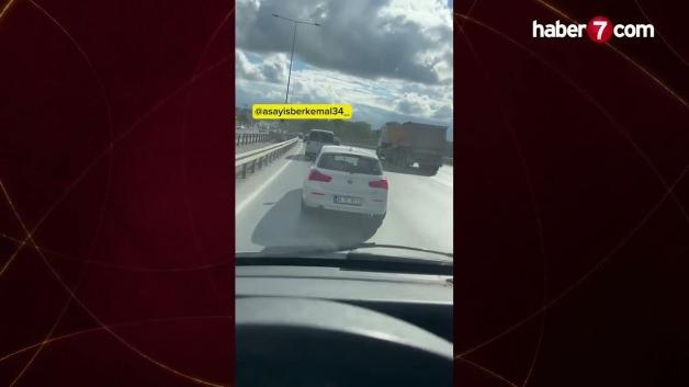İstanbul trafiğinde skandal: Ambulansa dakikalarca yol vermedi