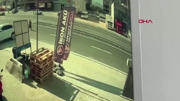 Mersin'de feci kaza kamerada: Tankerin &ccedil;arptığı talihsiz kadın &ouml;ld&uuml;