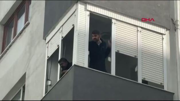 Kadıköy'de 8 katlı binada yangın; mahsur kalanlar var