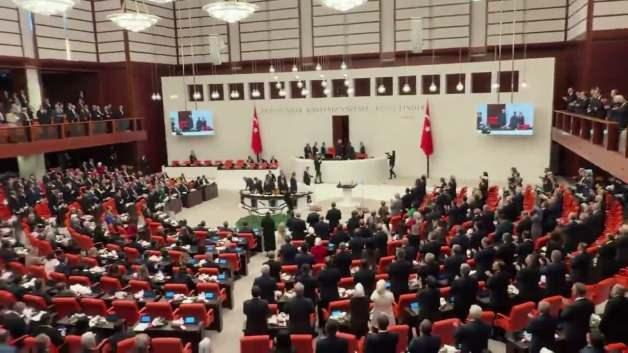 TBMM&rsquo;de dikkat &ccedil;eken an: Erdoğan salona girdiğinde CHP ve Yeni Partililer ayağa kalkmadı