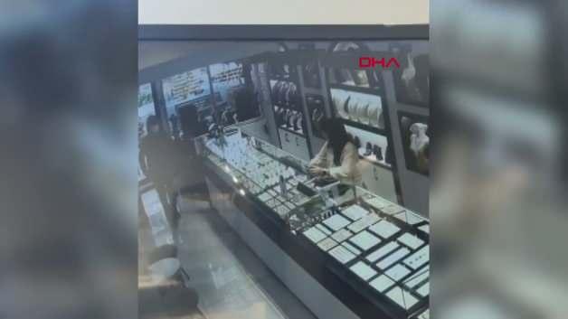 Oyuncak tabancayla kuyumcu soymaya kalktı, aldığı cevapla ka&ccedil;tı