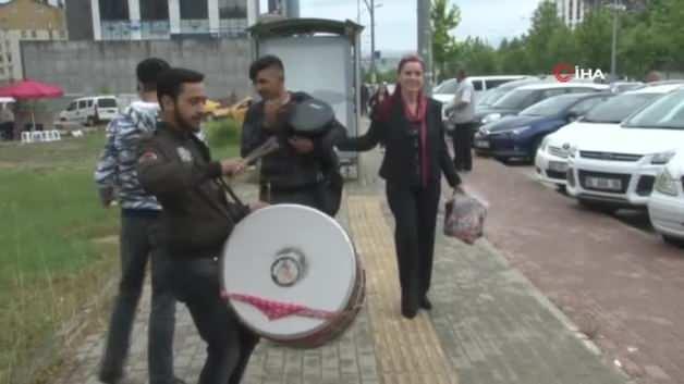 bosandim diye davul zurna caldirdi simdi de uzaklastirma aldirdi