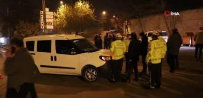Polis aracına &ccedil;arpan şahısların &lsquo;şof&ouml;r benim&rsquo; tartışması