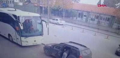 Polis, firari h&uuml;k&uuml;ml&uuml;y&uuml; sosyal medyada kadın hesabı a&ccedil;arak yakaladı