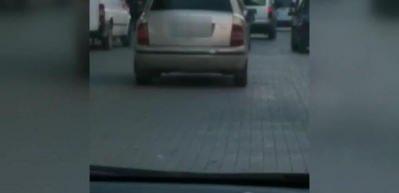 Polis m&uuml;şteri gibi davranıp korsan taksiciyi b&ouml;yle yakaladı