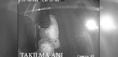 Polis temizlik&ccedil;i kılığına girip yakaladı!