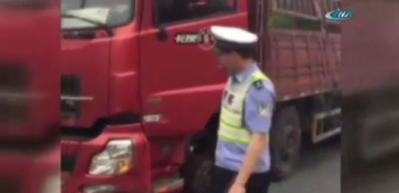 Polisi şaşkına &ccedil;eviren s&uuml;r&uuml;c&uuml;