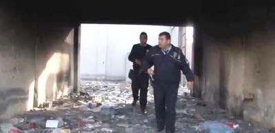 Polisin silahını gasp edip ka&ccedil;tılar