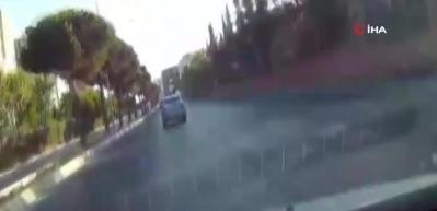 Polisten ka&ccedil;arken takla attılar...O anlar kamerada