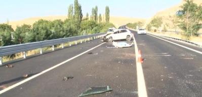 Ref&uuml;je &ccedil;arparak takla atan otomobil s&uuml;r&uuml;c&uuml;s&uuml; hayatını kaybetti