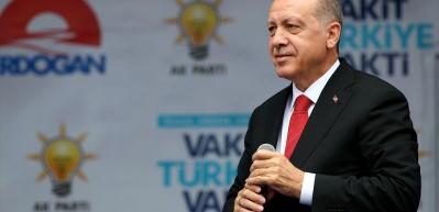 Rizeli sanat&ccedil;ıdan coşkulu Erdoğan şarkısı