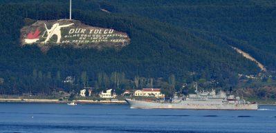 Rus Savaş gemisi &Ccedil;anakkale Boğazı'ndan ge&ccedil;ti