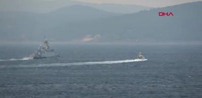 Rus savaş gemisi, &Ccedil;anakkale Boğazı'ndan ge&ccedil;ti