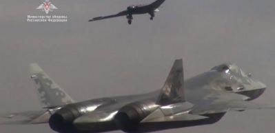 Rusya g&ouml;r&uuml;nt&uuml;lerini yayınladı! Su-57 ve Okhotink ilk kez birlikte u&ccedil;tu