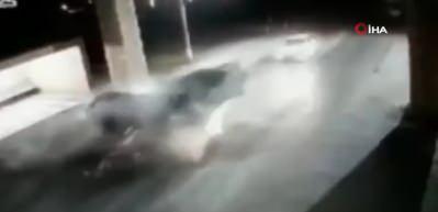  Rusya'da ara&ccedil;lar kafa kafaya &ccedil;arpıştı: 5 &ouml;l&uuml;, 6 yaralı