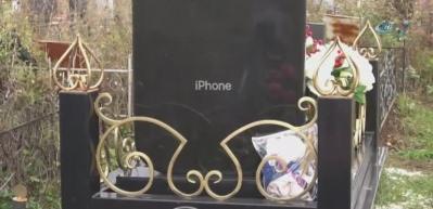 Rusya'da iPhone şeklinde mezar taşı
