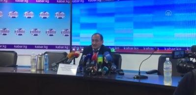 Sağlık Bakanı kameralar karşısında korona tedavisi i&ccedil;in zehirli bitki &ccedil;ayı i&ccedil;ti