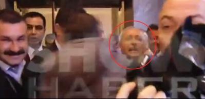 Kılı&ccedil;daroğlu'na yumruklu saldırının en net g&ouml;r&uuml;nt&uuml;s&uuml;