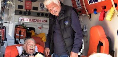 Salih Kalyon'un kayınvalidesi ambulansla geldi