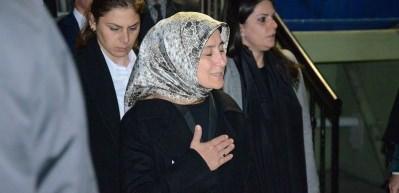 Sare Davutoğlu&rsquo;ndan şehit evine taziye ziyareti