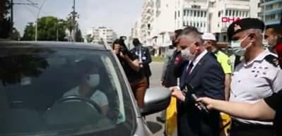 Vali Yazıcı duyurdu: Vaka sayılarımız d&uuml;ş&uuml;yor!