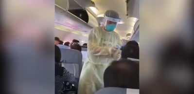 Şaşırtan g&ouml;r&uuml;nt&uuml;! &Ccedil;in'de u&ccedil;akta yolculara vir&uuml;s taraması yapıldı